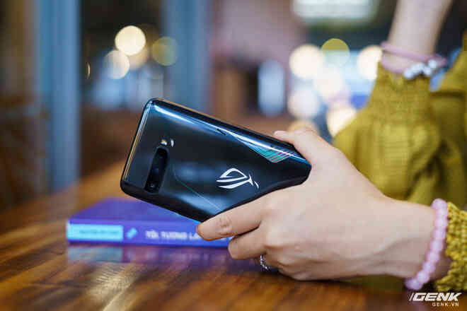 Đánh giá ASUS ROG Phone 3: chiếc smartphone đa nhân cách lúc xịn lúc xịt - Ảnh 3.