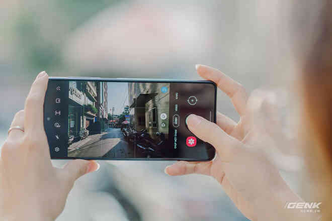 Đánh giá Samsung Galaxy M51: Ngoài pin 7000mAh còn gì đáng giá? - Ảnh 8. Đánh giá Samsung Galaxy M51: Ngoài pin 7000mAh còn gì đáng giá? - Ảnh 8.