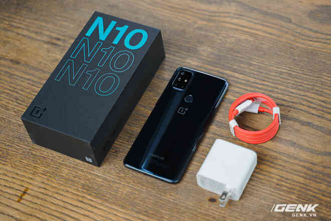 Mở hộp OnePlus Nord N10 5G: Chỉ 8 triệu mà có quá nhiều thứ hay, từ 5G tới màn hình 90Hz, sạc nhanh 30W và cả loa kép