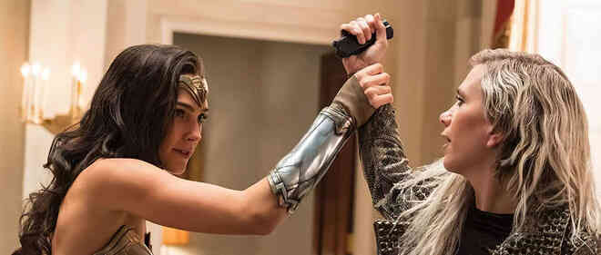 Wonder Woman 1984 ra mắt trailer cuối cùng, được giới reviewer khen không ngớt trước thềm công chiếu