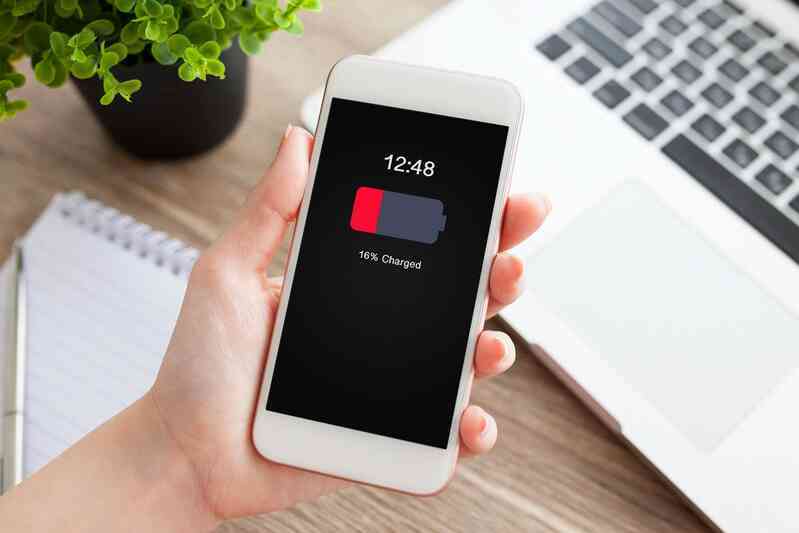 Người dùng iPhone đời cũ tại Việt Nam 
