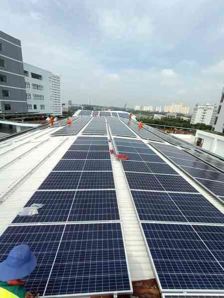 Lắp càng nhiều thì càng rẻ: giá thành điện mặt trời đã giảm 89% chỉ trong 10 năm - Ảnh 2. Lắp càng nhiều thì càng rẻ: giá thành điện mặt trời đã giảm 89% chỉ trong 10 năm - Ảnh 2.