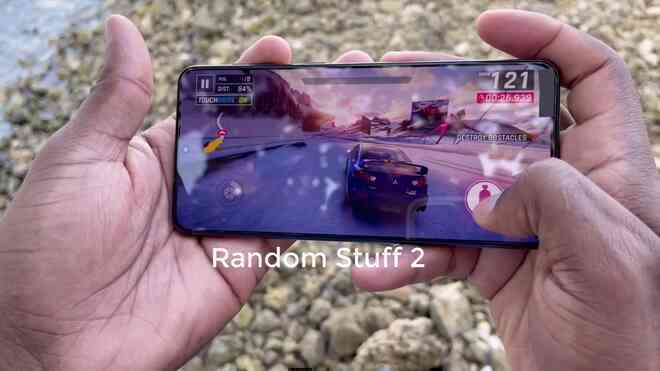 Chưa ra mắt nhưng Galaxy S21+ đã có đánh giá: Cảm giác cầm nắm cao cấp, cảm biến vân tay nhanh hơn, thời lượng pin ấn tượng - Ảnh 5. Chưa ra mắt nhưng Galaxy S21+ đã có đánh giá: Cảm giác cầm nắm cao cấp, cảm biến vân tay nhanh hơn, thời lượng pin ấn tượng - Ảnh 5.