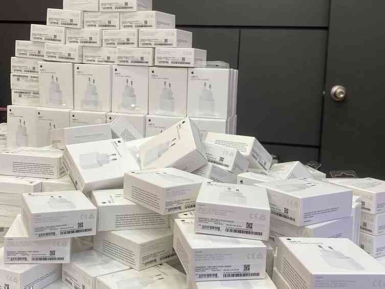 Người Việt phải bỏ thêm 1,78 triệu đồng để mua phụ kiện cho iPhone