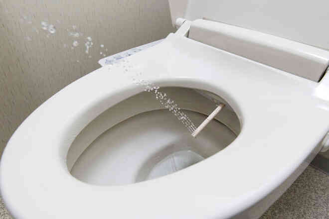Toilet thông minh của Nhật xịn cỡ nào: Tự động mở nắp bồn cầu, tích hợp vòi xịt, tạo tiếng nước xả át đi tiếng động lạ khi đi vệ sinh - Ảnh 4. Toilet thông minh của Nhật xịn cỡ nào: Tự động mở nắp bồn cầu, tích hợp vòi xịt, tạo tiếng nước xả át đi tiếng động lạ khi đi vệ sinh - Ảnh 4.