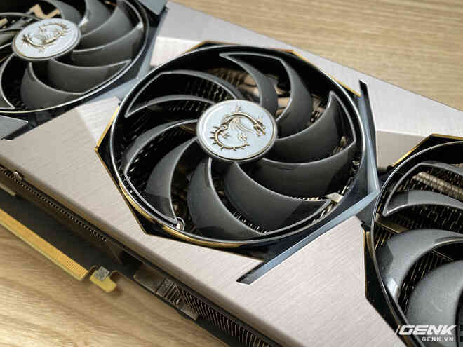 Đánh giá MSI GeForce RTX 3090 SUPRIM X: khi không chỉ sức mạnh mà cả thiết kế cũng được đẩy tới giới hạn - Ảnh 5. Đánh giá MSI GeForce RTX 3090 SUPRIM X: khi không chỉ sức mạnh mà cả thiết kế cũng được đẩy tới giới hạn - Ảnh 5.