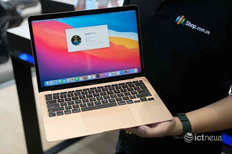 Mở bán Macbook sớm, Apple muốn 'đấu' với thị trường xách tay?