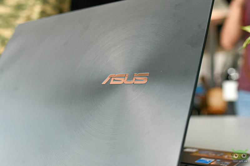 Trên tay ASUS Zenbook Flip S13 (UX371): Laptop màn hình OLED 4K dành cho doanh nhân