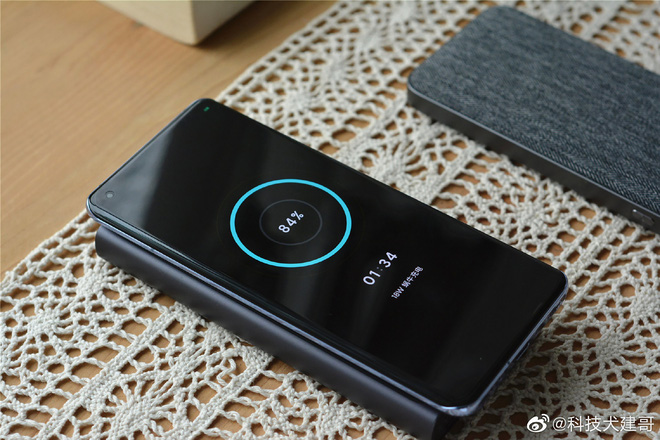 Cận cảnh Xiaomi Mi 11 vừa ra mắt: Thiết kế camera mới, có thêm bản mặt lưng da, màn hình và hiệu năng nâng cấp mạnh, giá từ 14.2 triệu - Ảnh 12. Cận cảnh Xiaomi Mi 11 vừa ra mắt: Thiết kế camera mới, có thêm bản mặt lưng da, màn hình và hiệu năng nâng cấp mạnh, giá từ 14.2 triệu - Ảnh 12.