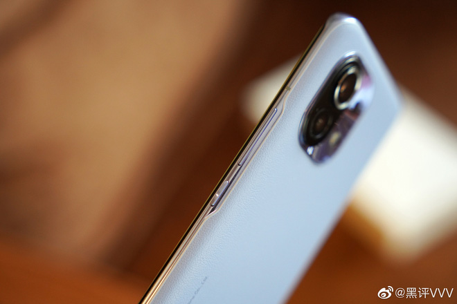 Cận cảnh Xiaomi Mi 11 vừa ra mắt: Thiết kế camera mới, có thêm bản mặt lưng da, màn hình và hiệu năng nâng cấp mạnh, giá từ 14.2 triệu - Ảnh 5. Cận cảnh Xiaomi Mi 11 vừa ra mắt: Thiết kế camera mới, có thêm bản mặt lưng da, màn hình và hiệu năng nâng cấp mạnh, giá từ 14.2 triệu - Ảnh 5.
