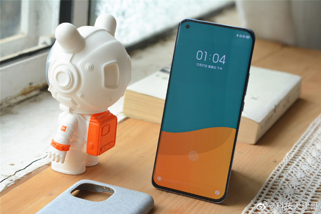 Cận cảnh Xiaomi Mi 11 vừa ra mắt: Thiết kế camera mới, có thêm bản mặt lưng da, màn hình và hiệu năng nâng cấp mạnh, giá từ 14.2 triệu - Ảnh 9. Cận cảnh Xiaomi Mi 11 vừa ra mắt: Thiết kế camera mới, có thêm bản mặt lưng da, màn hình và hiệu năng nâng cấp mạnh, giá từ 14.2 triệu - Ảnh 9.