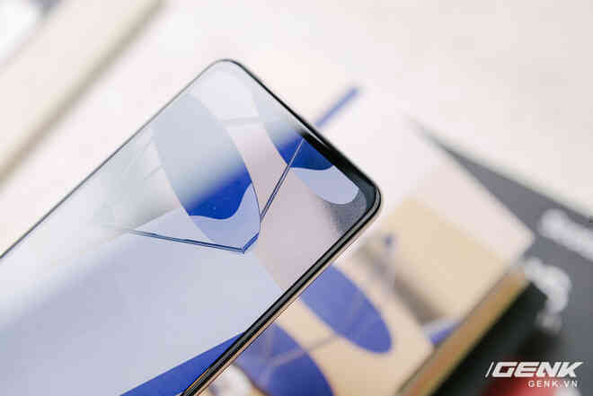 Trên tay OPPO Reno5 vừa ra mắt: Mỏng nhẹ, mặt lưng đa sắc, camera nâng cấp mạnh, sạc siêu nhanh 50W, chạy Android 11 - Ảnh 15. Trên tay OPPO Reno5 vừa ra mắt: Mỏng nhẹ, mặt lưng đa sắc, camera nâng cấp mạnh, sạc siêu nhanh 50W, chạy Android 11 - Ảnh 15.