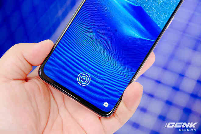 Trên tay OPPO Reno5 vừa ra mắt: Mỏng nhẹ, mặt lưng đa sắc, camera nâng cấp mạnh, sạc siêu nhanh 50W, chạy Android 11 - Ảnh 16. Trên tay OPPO Reno5 vừa ra mắt: Mỏng nhẹ, mặt lưng đa sắc, camera nâng cấp mạnh, sạc siêu nhanh 50W, chạy Android 11 - Ảnh 16.