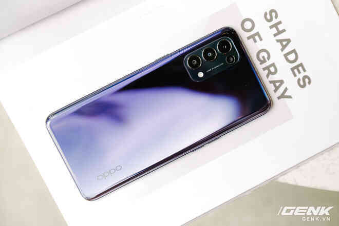 Trên tay OPPO Reno5 vừa ra mắt: Mỏng nhẹ, mặt lưng đa sắc, camera nâng cấp mạnh, sạc siêu nhanh 50W, chạy Android 11 - Ảnh 3. Trên tay OPPO Reno5 vừa ra mắt: Mỏng nhẹ, mặt lưng đa sắc, camera nâng cấp mạnh, sạc siêu nhanh 50W, chạy Android 11 - Ảnh 3.