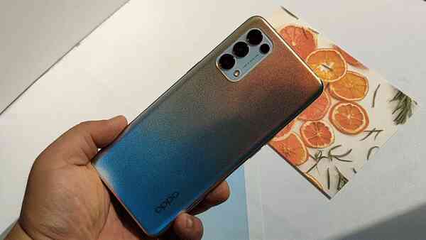 Trên tay OPPO Reno5 vừa ra mắt: Mỏng nhẹ, mặt lưng đa sắc, camera nâng cấp mạnh, sạc siêu nhanh 50W, chạy Android 11 - Ảnh 5. Trên tay OPPO Reno5 vừa ra mắt: Mỏng nhẹ, mặt lưng đa sắc, camera nâng cấp mạnh, sạc siêu nhanh 50W, chạy Android 11 - Ảnh 5.