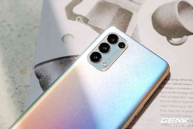 Trên tay OPPO Reno5 vừa ra mắt: Mỏng nhẹ, mặt lưng đa sắc, camera nâng cấp mạnh, sạc siêu nhanh 50W, chạy Android 11 - Ảnh 10. Trên tay OPPO Reno5 vừa ra mắt: Mỏng nhẹ, mặt lưng đa sắc, camera nâng cấp mạnh, sạc siêu nhanh 50W, chạy Android 11 - Ảnh 10.