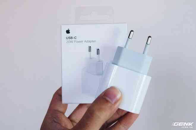 Đánh giá củ sạc Apple 20W đang cháy hàng tại Việt Nam: Giá cao nhưng chẳng có gì đặc biệt - Ảnh 12. Đánh giá củ sạc Apple 20W đang cháy hàng tại Việt Nam: Giá cao nhưng chẳng có gì đặc biệt - Ảnh 12.