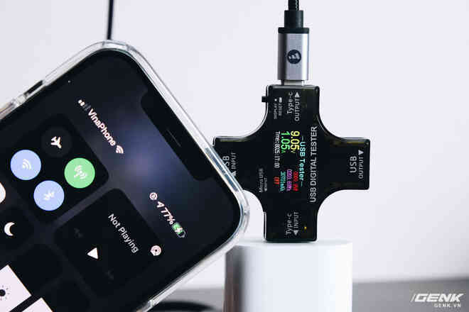 Đánh giá củ sạc Apple 20W đang cháy hàng tại Việt Nam: Giá cao nhưng chẳng có gì đặc biệt - Ảnh 10. Đánh giá củ sạc Apple 20W đang cháy hàng tại Việt Nam: Giá cao nhưng chẳng có gì đặc biệt - Ảnh 10.