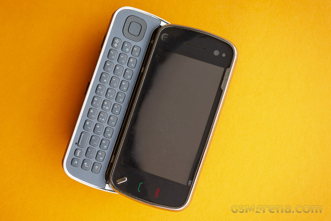 Nokia N97: tưởng là iPhone killer hóa ra lại là thứ giết chết chính Nokia - Ảnh 2. Nokia N97: tưởng là iPhone killer hóa ra lại là thứ giết chết chính Nokia - Ảnh 2.