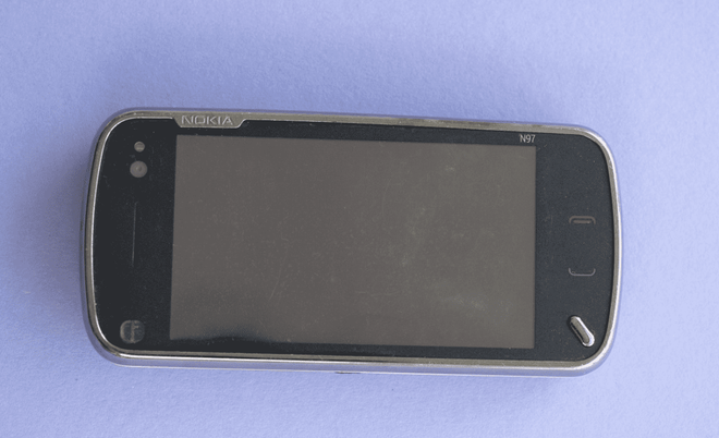Nokia N97: tưởng là iPhone killer hóa ra lại là thứ giết chết chính Nokia - Ảnh 4. Nokia N97: tưởng là iPhone killer hóa ra lại là thứ giết chết chính Nokia - Ảnh 4.
