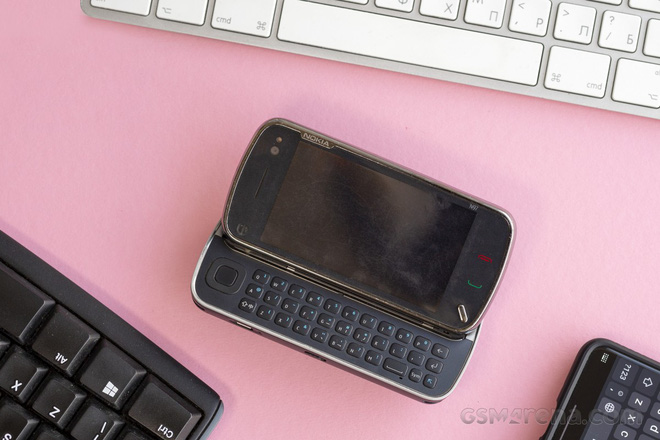 Nokia N97: tưởng là iPhone killer hóa ra lại là thứ giết chết chính Nokia - Ảnh 5. Nokia N97: tưởng là iPhone killer hóa ra lại là thứ giết chết chính Nokia - Ảnh 5.