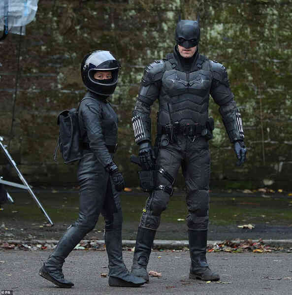 Mời bạn tham quan phim trường The Batman: Hoá ra thành phố Gotham được tạo ra công phu như thế này đây - Ảnh 9.