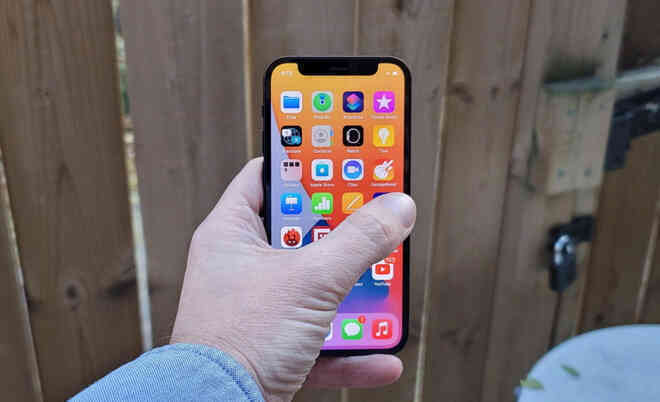 Một số người dùng iPhone 12 Pro phàn nàn tình trạng máy hao pin không rõ lý do