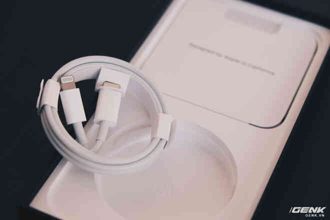 Trên tay củ sạc Xiaomi 20W dành cho iPhone: Giá 130.000 đồng, sạc nhanh như củ sạc Apple - Ảnh 1. Trên tay củ sạc Xiaomi 20W dành cho iPhone: Giá 130.000 đồng, sạc nhanh như củ sạc Apple - Ảnh 1.