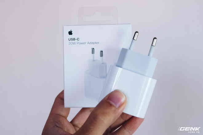 Trên tay củ sạc Xiaomi 20W dành cho iPhone: Giá 130.000 đồng, sạc nhanh như củ sạc Apple - Ảnh 2. Trên tay củ sạc Xiaomi 20W dành cho iPhone: Giá 130.000 đồng, sạc nhanh như củ sạc Apple - Ảnh 2.