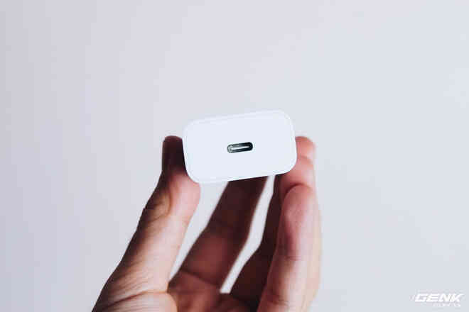 Trên tay củ sạc Xiaomi 20W dành cho iPhone: Giá 130.000 đồng, sạc nhanh như củ sạc Apple - Ảnh 5. Trên tay củ sạc Xiaomi 20W dành cho iPhone: Giá 130.000 đồng, sạc nhanh như củ sạc Apple - Ảnh 5.