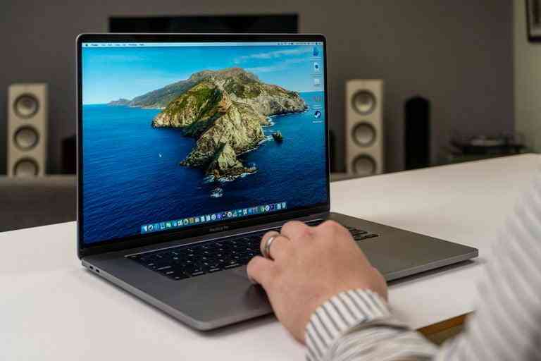 So sanh Macbook Pro 13 inch voi MacBook Pro 16: Nen mua laptop nao cua Apple?