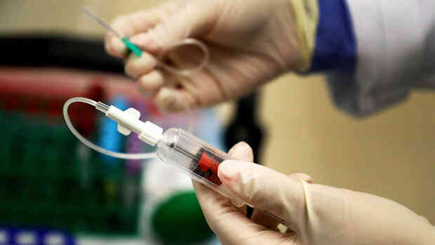 Nóng: Tổng thống Putin tuyên bố Nga đã có vaccine Covid-19 đầu tiên trên thế giới, con gái ông cũng đã được tiêm - Ảnh 2. Nóng: Tổng thống Putin tuyên bố Nga đã có vaccine Covid-19 đầu tiên trên thế giới, con gái ông cũng đã được tiêm - Ảnh 2.
