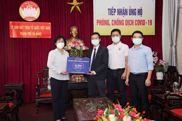 Lazada trao tặng 10.000 bộ trang phục bảo hộ y tế cho Đà Nẵng, chung tay cùng bộ y tế đẩy lùi dịch covid-19