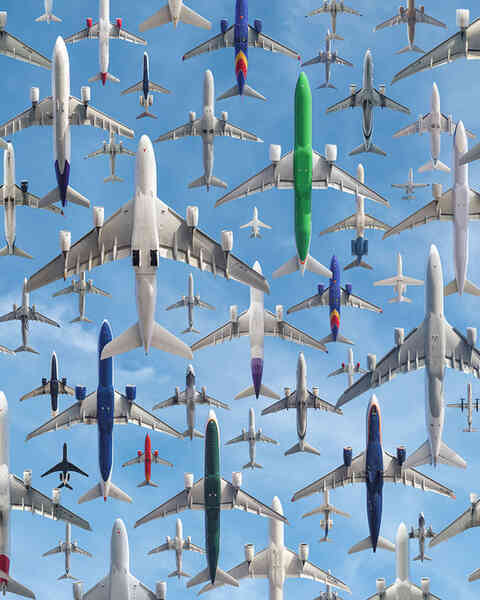 Ngoạn mục hàng trăm máy bay cất cánh cùng lúc như thể tắc đường hàng không cùng loạt khoảnh khắc ở sân bay khiến ai cũng há hốc - Ảnh 2.