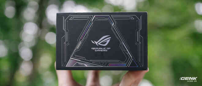 Trên tay quái vật gaming ROG Phone 3: Snapdragon 865+, màn hình 144Hz, pin 6000mAh, giá từ 14.5 triệu đồng - Ảnh 2.