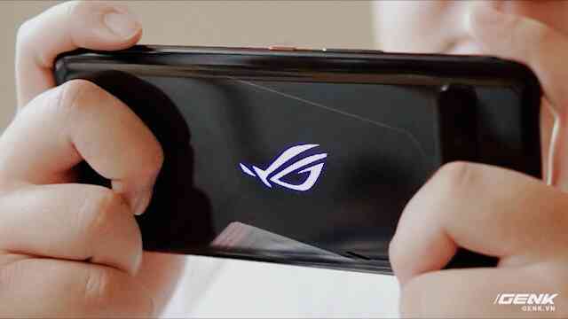 Trên tay quái vật gaming ROG Phone 3: Snapdragon 865+, màn hình 144Hz, pin 6000mAh, giá từ 14.5 triệu đồng - Ảnh 7. Trên tay quái vật gaming ROG Phone 3: Snapdragon 865+, màn hình 144Hz, pin 6000mAh, giá từ 14.5 triệu đồng - Ảnh 7.