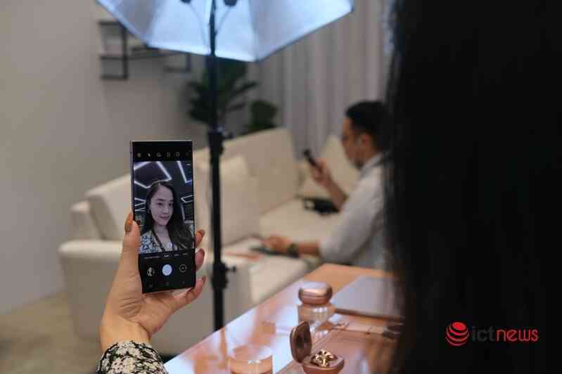 Thị trường smartphone Việt sôi động bất chấp Covid-19