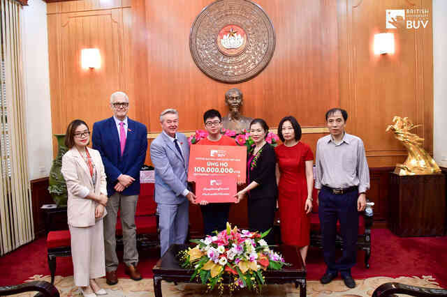 BUV dành học bổng trị giá 1 tỷ đồng cho học sinh có hoàn cảnh khó khăn - Ảnh 2. BUV dành học bổng trị giá 1 tỷ đồng cho học sinh có hoàn cảnh khó khăn - Ảnh 2.