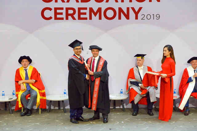 BUV dành học bổng trị giá 1 tỷ đồng cho học sinh có hoàn cảnh khó khăn - Ảnh 3. BUV dành học bổng trị giá 1 tỷ đồng cho học sinh có hoàn cảnh khó khăn - Ảnh 3.