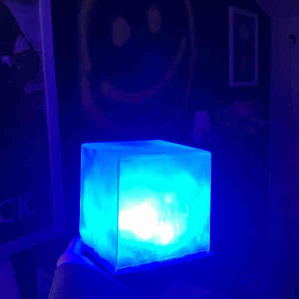 Ngỡ ngàng với những khối Tesseract tuyệt đẹp do fan Marvel tự chế tạo từ vật dụng thường ngày - Ảnh 6. Ngỡ ngàng với những khối Tesseract tuyệt đẹp do fan Marvel tự chế tạo từ vật dụng thường ngày - Ảnh 6.