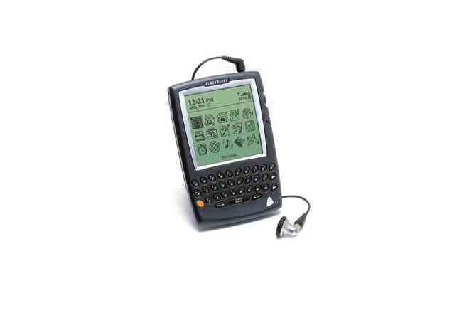 Cùng nhìn lại những chiếc điện thoại BlackBerry tốt nhất đã thay đổi cả thế giới - Ảnh 2. Cùng nhìn lại những chiếc điện thoại BlackBerry tốt nhất đã thay đổi cả thế giới - Ảnh 2.