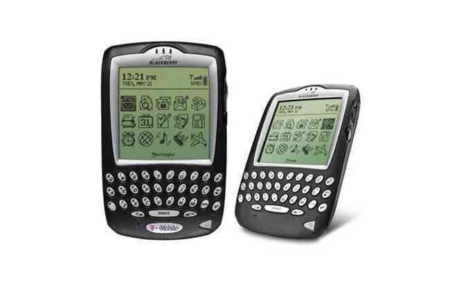 Cùng nhìn lại những chiếc điện thoại BlackBerry tốt nhất đã thay đổi cả thế giới - Ảnh 3. Cùng nhìn lại những chiếc điện thoại BlackBerry tốt nhất đã thay đổi cả thế giới - Ảnh 3.