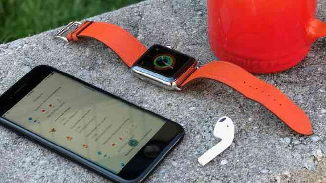 Trong cuộc chiến thiết bị đeo, các nhà sản xuất Android càng rộng lượng bao nhiêu thì Apple càng hẹp hòi bấy nhiêu