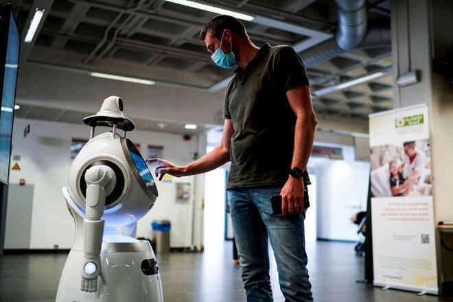 Khi đại dịch qua đi các robot nên ở lại: COVID-19 đang là cơ hội giúp hệ thống y tế đổi mới sáng tạo - Ảnh 4. Khi đại dịch qua đi các robot nên ở lại: COVID-19 đang là cơ hội giúp hệ thống y tế đổi mới sáng tạo - Ảnh 4.