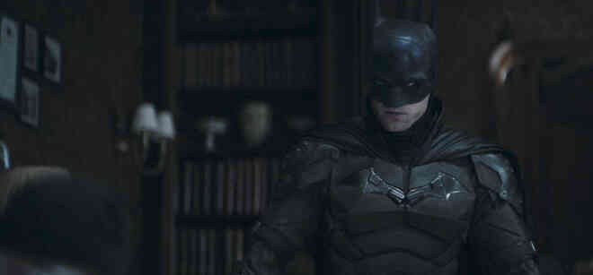 Bộ Batsuit của Người Dơi được thiết kế thêm 1 bộ phận đặc biệt, cho phép Robert Pattinson tiểu tiện tại chỗ mà không cần cởi áo giáp