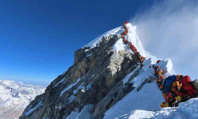 Chinh phục đỉnh Everest bây giờ đã dễ dàng hơn, tỷ lệ thành công đã tăng gấp đôi trong 15 năm qua - Ảnh 4.