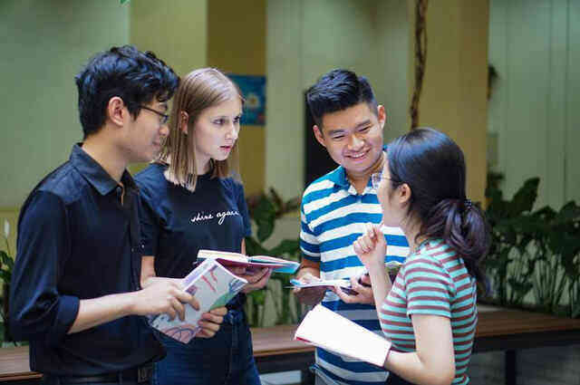 Chọn chương trình du học nào mùa Covid-19? - Ảnh 1. Chọn chương trình du học nào mùa Covid-19? - Ảnh 1.