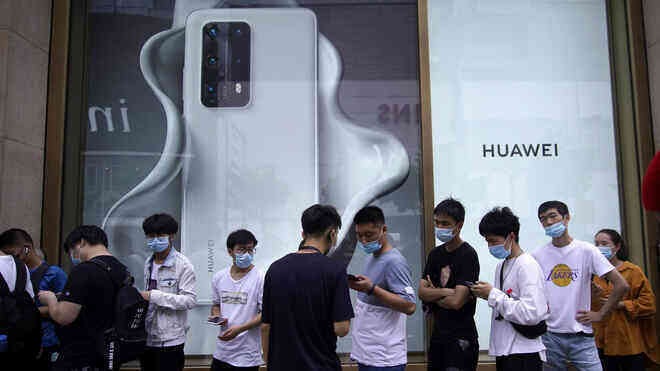 Hé lộ cách thức Huawei giành ngôi đầu tại Trung Quốc: chấp nhận đổi máy từ hãng khác, phát không cả máy lọc nước cho khách hàng