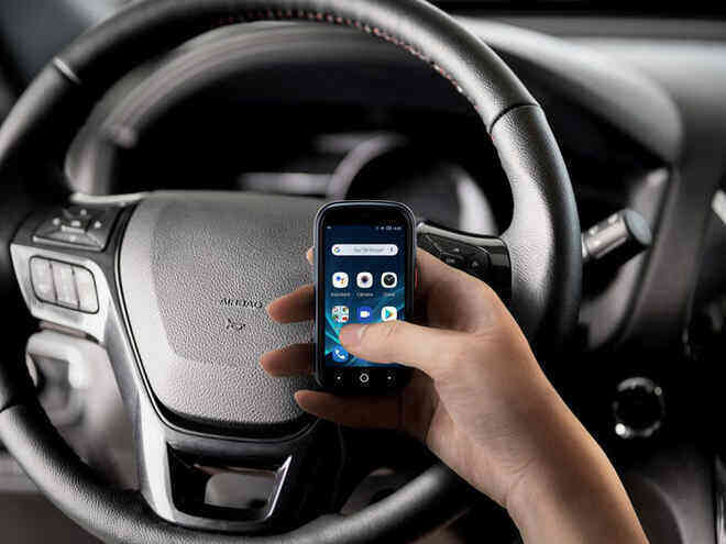 Quên điện thoại màn hình lớn đi, chiếc smartphone tí hon này mới đang là tâm điểm của sự chú ý - Ảnh 9. Quên điện thoại màn hình lớn đi, chiếc smartphone tí hon này mới đang là tâm điểm của sự chú ý - Ảnh 9.