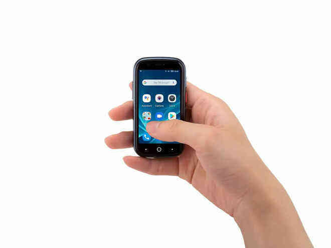 Chiếc smartphone nhỏ xíu như thẻ tín dụng này có màn hình 3-inch, chạy Android 10 và giá chỉ 200 USD - Ảnh 3. Chiếc smartphone nhỏ xíu như thẻ tín dụng này có màn hình 3-inch, chạy Android 10 và giá chỉ 200 USD - Ảnh 3.